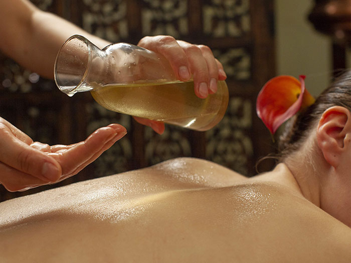 アーユルヴェーダマッサージ